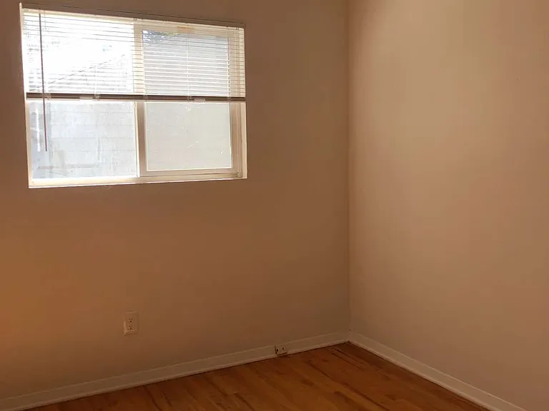 1017 W Mulberry St — Photo 8