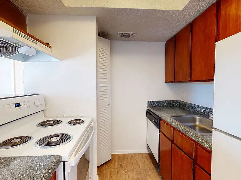 Addison Apartments at the Park — Photo 159
