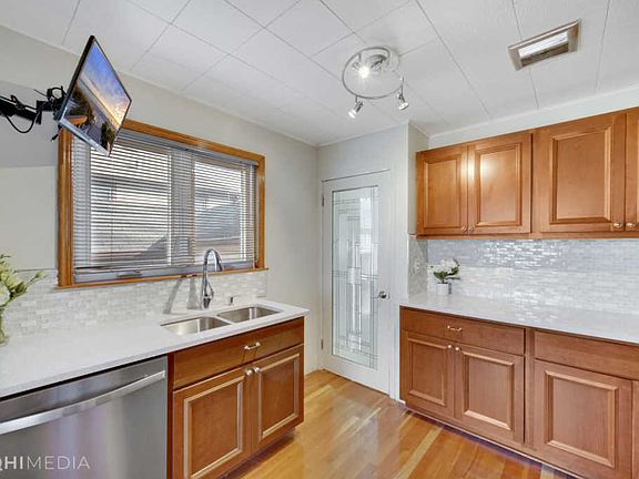 4th image of 1118 Nichols Ln