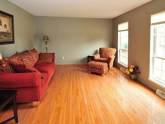 4th image of 16449 Canterbury Dr