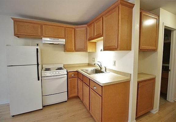 4th image of 2030 N Oakland Ave APT 205