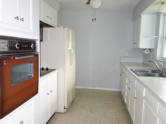 4th image of 12096 82nd Ave