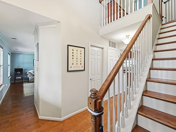 3rd image of 2029 Blackhorse Ln