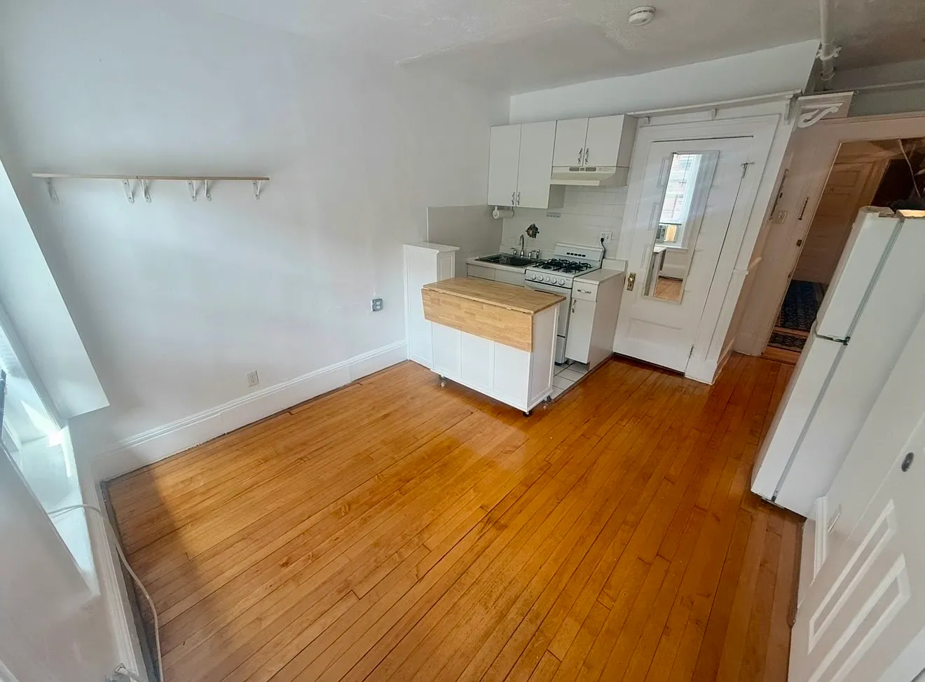 Studio, 300 sqft, $2,000 — Photo 3