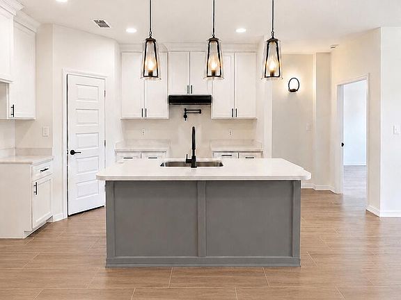 2nd image of 510 Vanessa Cir