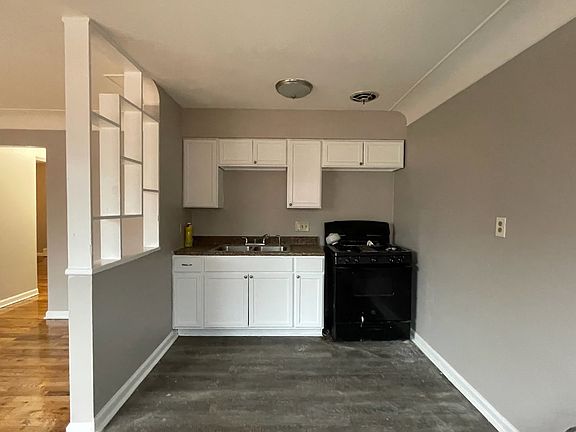 5th image of 4820 Stewart Ave APT 10