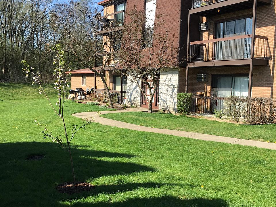 2nd image of 605 W 65th St APT 1