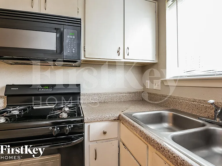 2718 N Brompton Dr — Photo 6