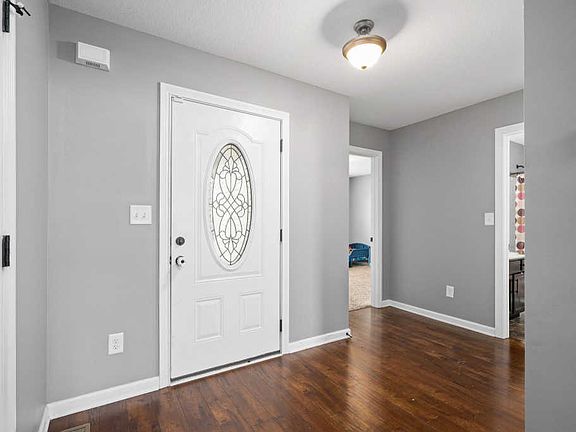 5th image of 526 Falkland Cir