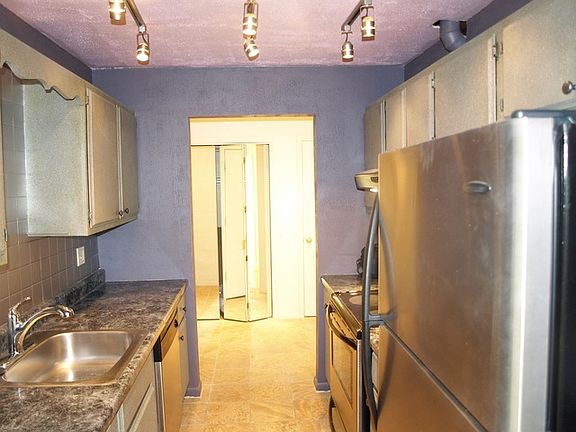 5th image of 201 Thames Pkwy APT 3J