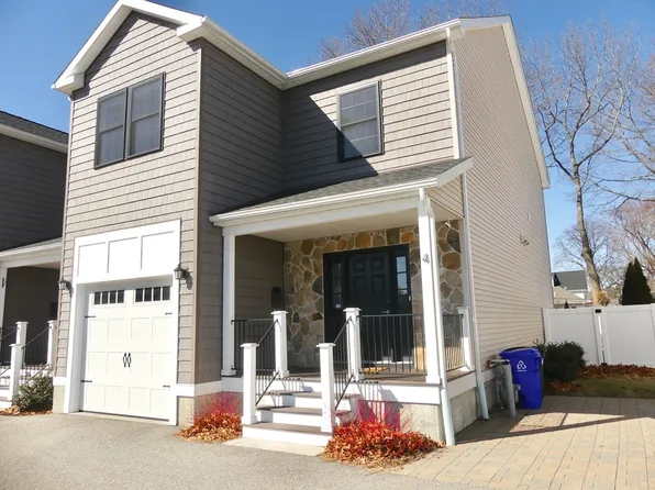 4 Pine Ave #4, Hyde Park, MA 02136