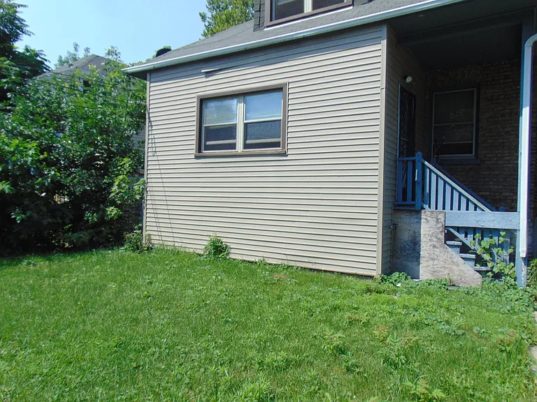 7637 S Eberhart Ave — Photo 11
