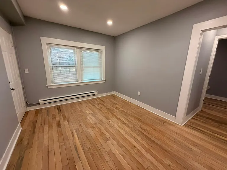 142 Rowe St #1B — Photo 5