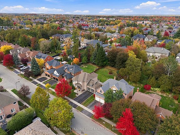 3rd image of 1629 Valley Ridge Cres