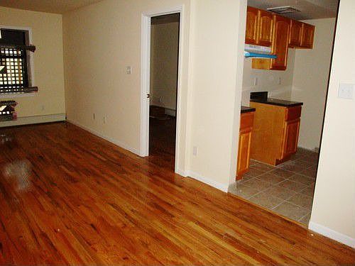 4th image of 840 Glenmore Ave #A