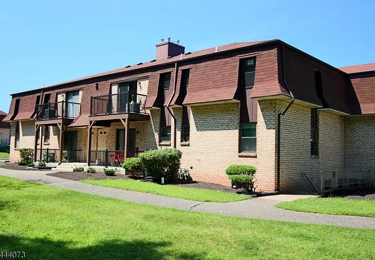 1404 Normandy Ct #1404 — Photo 1