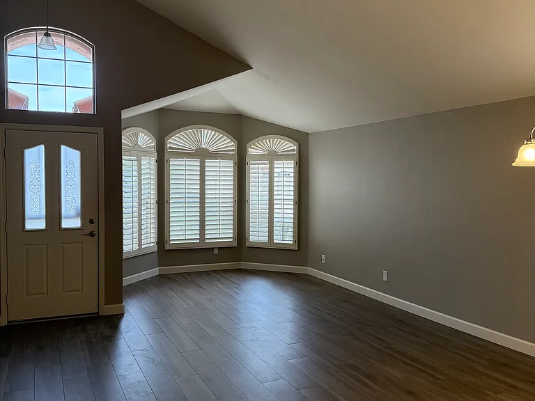 1643 W Maplewood St — Photo 3