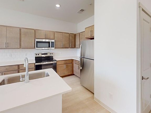 5th image of 106 S Buchanan St #320