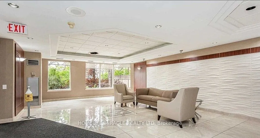 Building Photo - 135 Hillcrest Ave #204