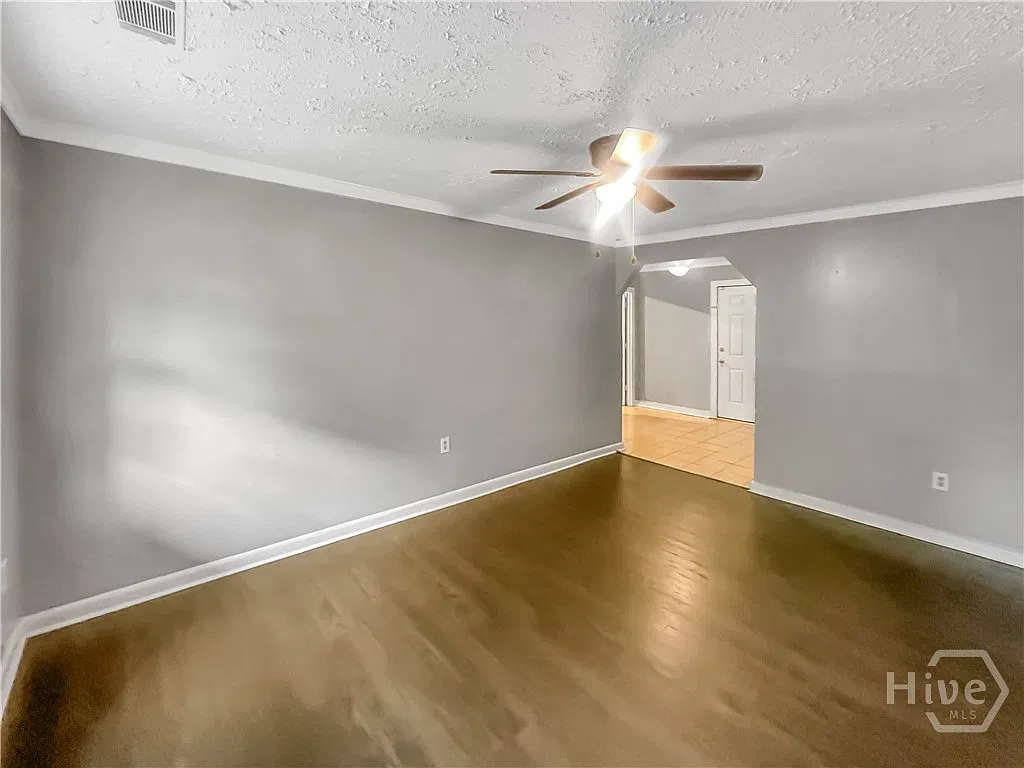3 bed, 1.0 bath, 925 sqft, $1,750 — Photo 2