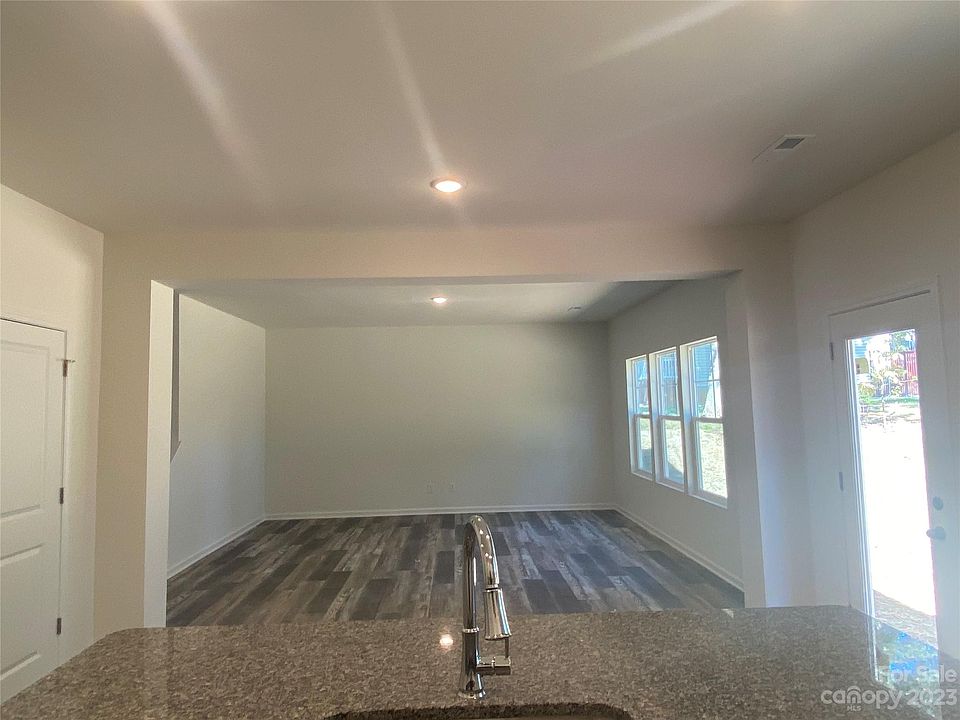 2nd image of 162 Greenwich Dr #22