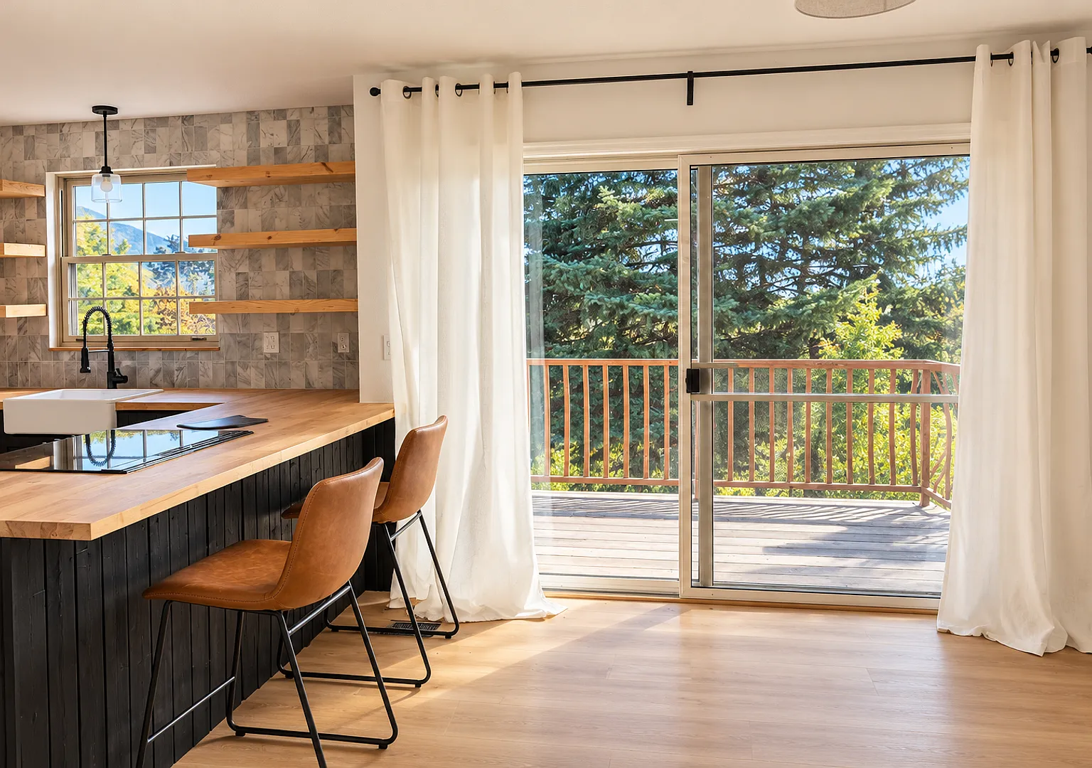 Scenic Midway Retreat Spacious 2-Bedroom Condo — Photo 3