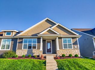 662 Hillcrest Dr, Waunakee, WI 53597