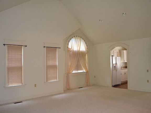 3rd image of 450 Cottage Grv E