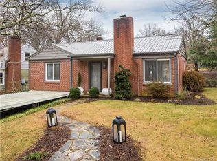 425 Governors View Rd, Asheville, NC 28805