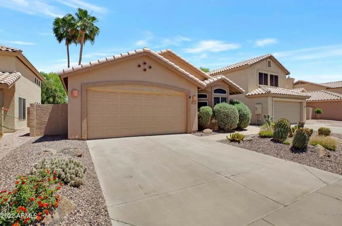 3 bed, 1587 sqft, $2,500 — Photo 2