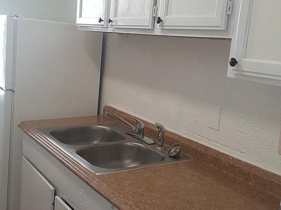 2nd image of 1113 Scotsdale Dr APT B