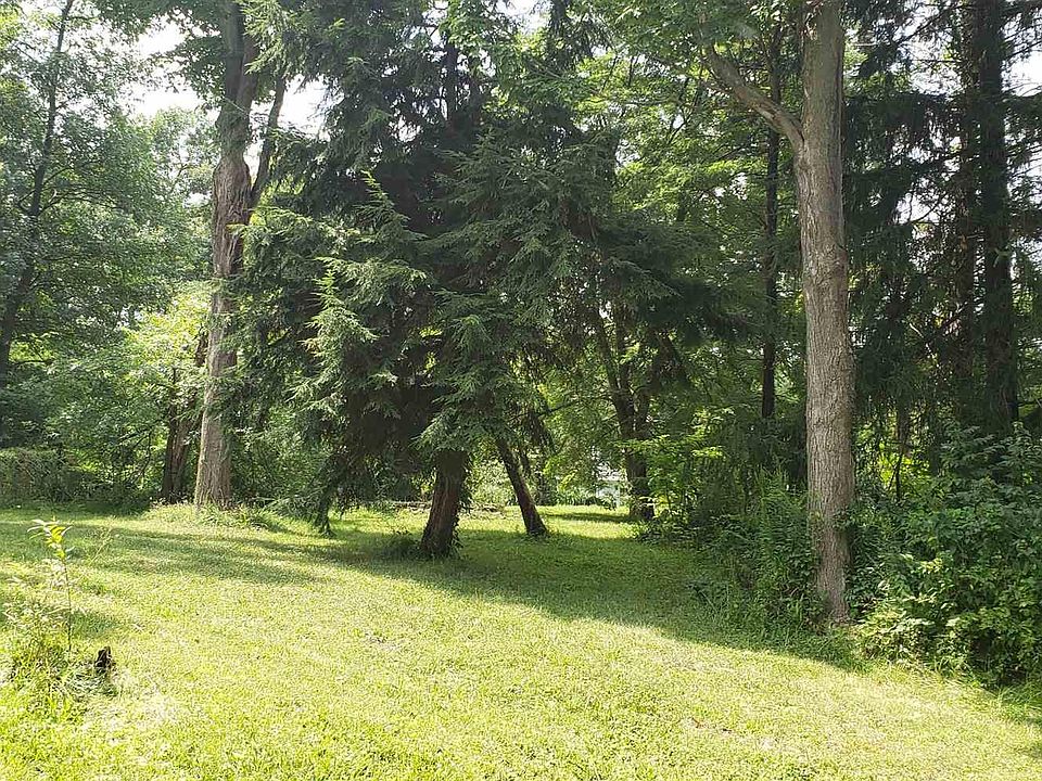 2nd image of 4000 Woodhill Dr