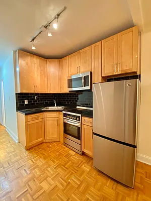 Rented by Waverly Realty Associates | media 18
