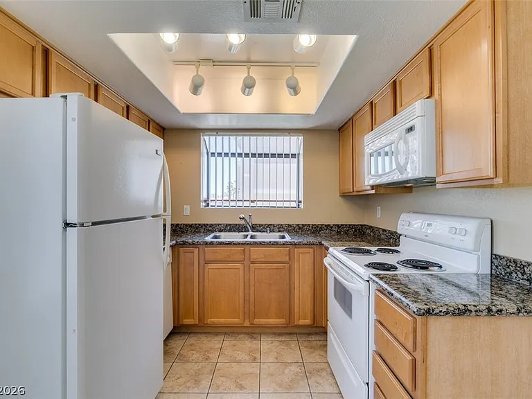 7300 Pirates Cove Rd #1024 — Photo 27