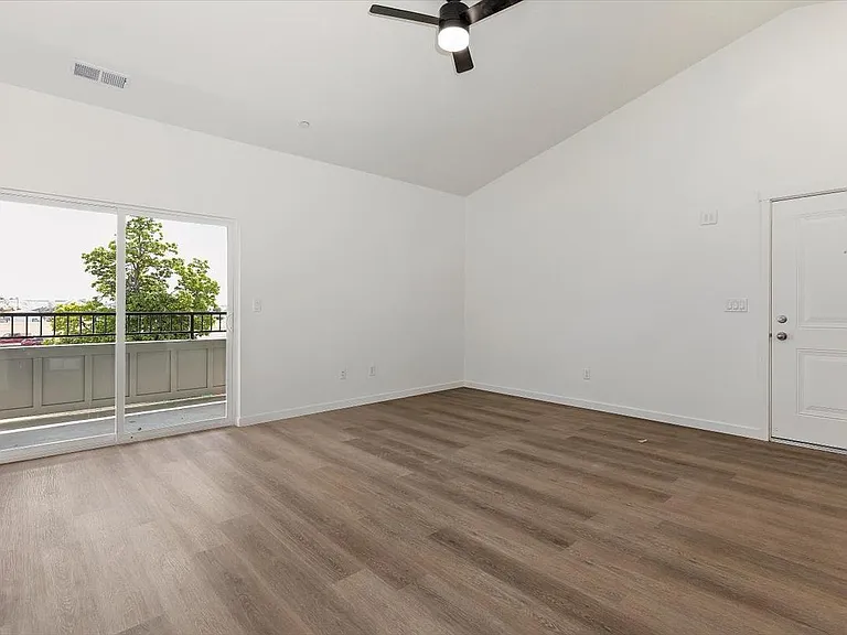 Hawk's Landing Apartments — Photo 103