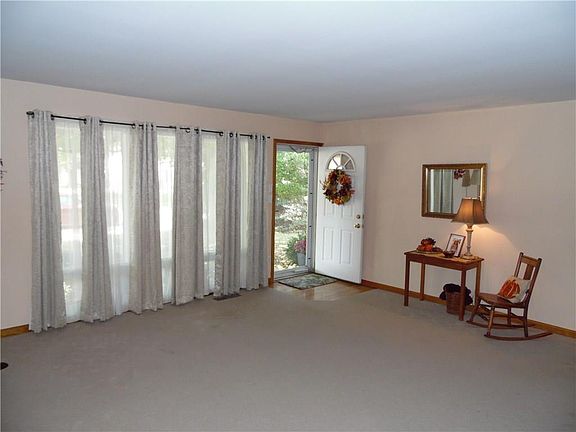 2nd image of 604 Willow Dr