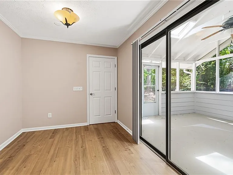 3773 Memorial Pkwy NW — Photo 9