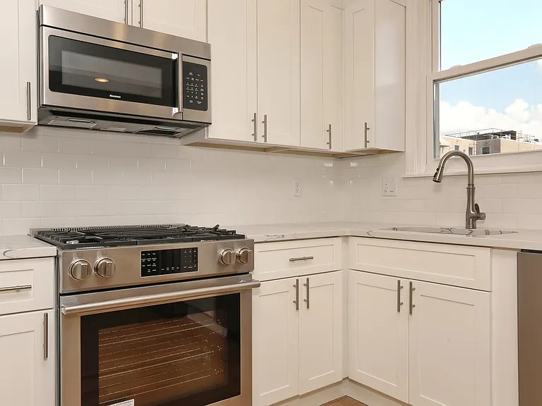 413 Jefferson St #3 — Photo 2