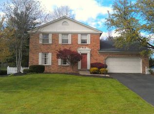 3182 Hummingbird Hill Dr, Poland, OH