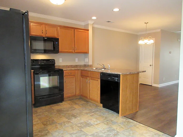 341 Sam Houston Cir — Photo 10