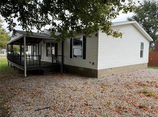 307 W 7th St, Saint Elmo, IL 62458