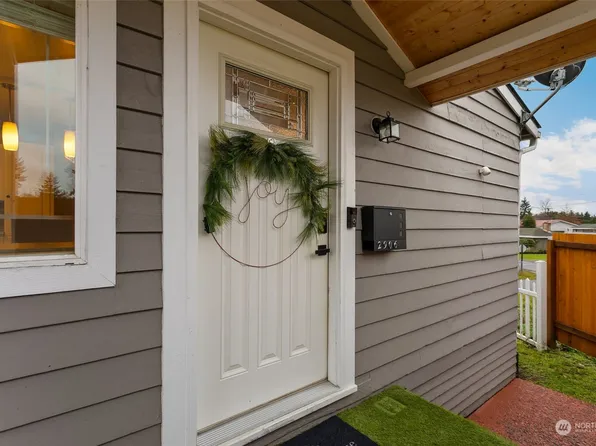 2906 NE 5th Place, Renton, WA 98056