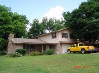 820 Apple Dr, Grove, OK 74344