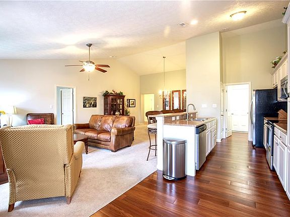 5th image of 1819 Cumbria Dr