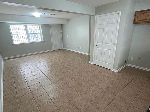 2nd image of 82 Hawthorne Ave #1L