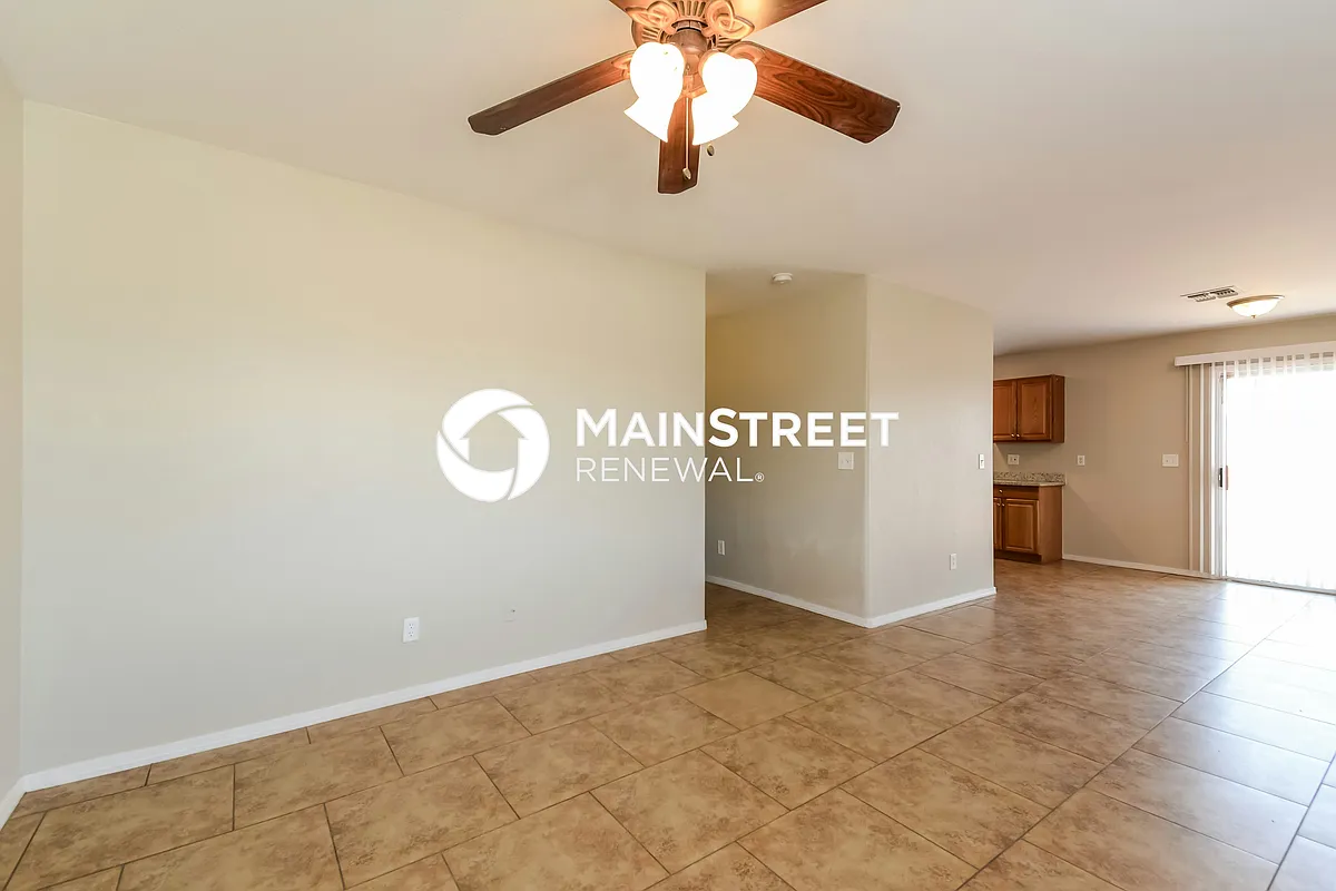 Living Room - 4184 E Market St