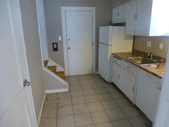 4th image of 2213 Crane Ave