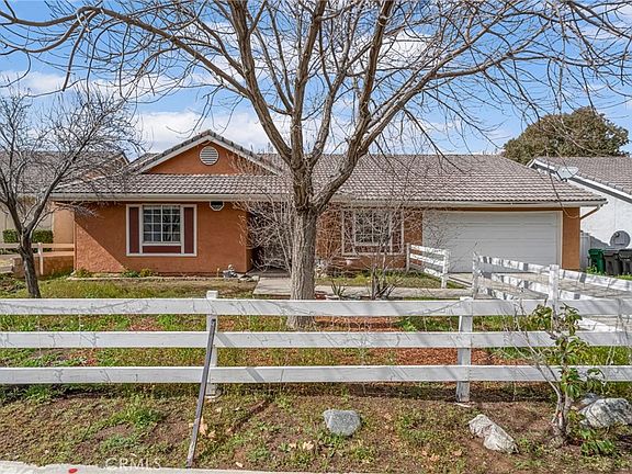4th image of 37623 Robin Ln