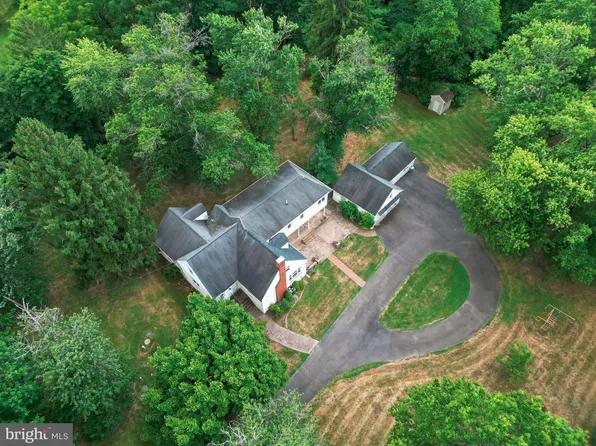 826 Cherry Ln, Newtown, PA 18940