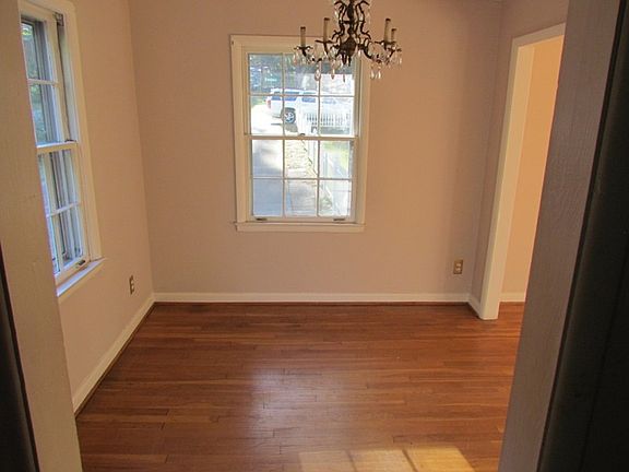 3rd image of 1200 Briarwood Ln